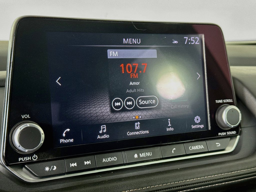Used 2025 Nissan Rogue SV FWD image 19