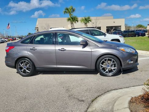 Used 2014 Ford Focus SE w/ Equipment Group 201A image 3