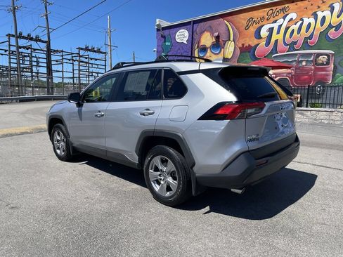 Certified 2022 Toyota RAV4 LE AWD/4WD image 3