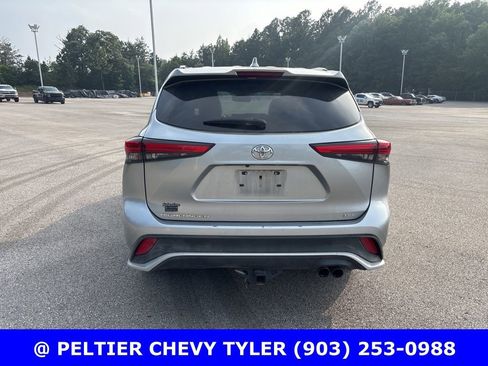 Used 2021 Toyota Highlander XSE FWD image 6