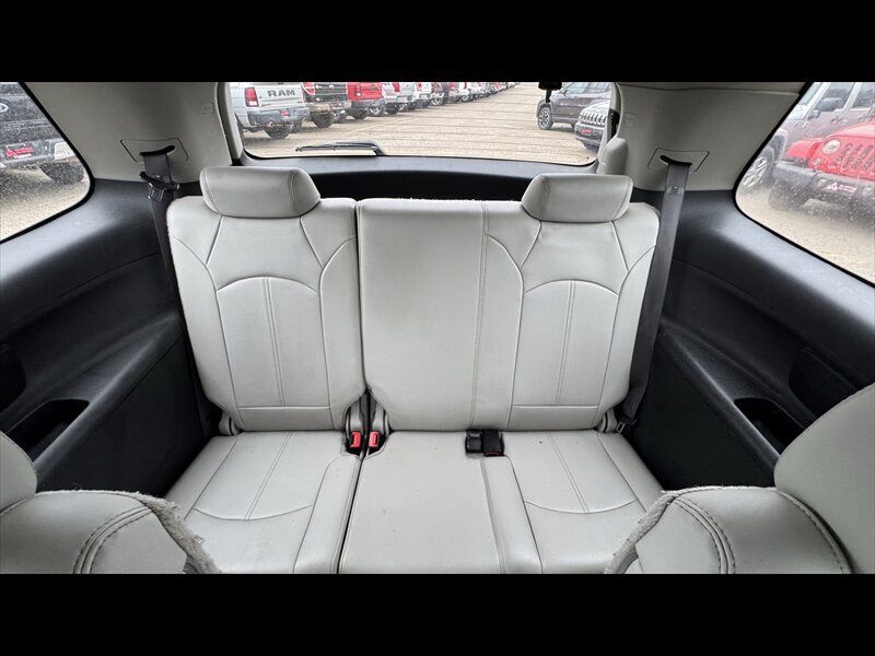 Used 2011 GMC Acadia SLT AWD/4WD image 23
