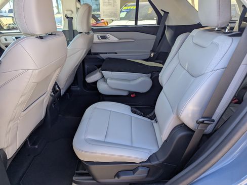 Used 2025 Ford Explorer Active w/ Active Comfort Package image 8