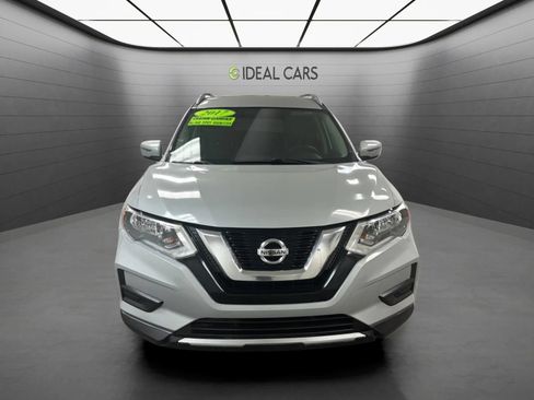 Used 2017 Nissan Rogue SV FWD image 2