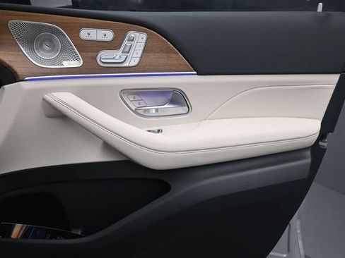 Certified 2026 Mercedes-Benz GLS 450 4MATIC image 31
