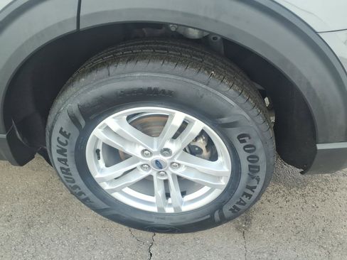 Certified 2022 Ford Explorer XLT w/ Equipment Group 202A image 8