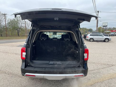 Used 2024 Ford Expedition XLT image 9
