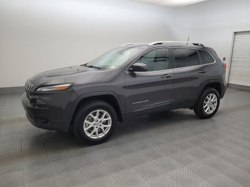 Used 2017 Jeep Cherokee Latitude w/ Safety/Convenience Group AWD/4WD image 2