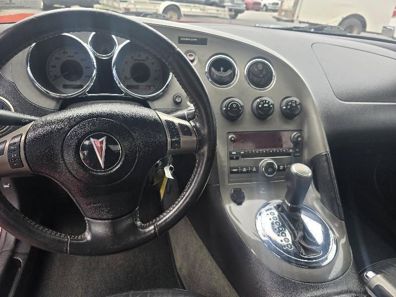 Used 2007 Pontiac Solstice Convertible w/ Premium Package RWD image 7