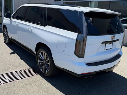 Used 2026 Cadillac Escalade ESV Sport w/ Touring Package AWD/4WD image 5