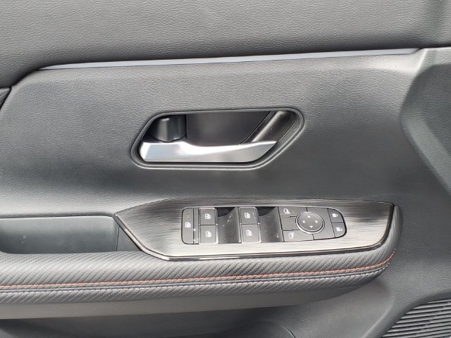 Used 2026 Nissan Kicks SR w/ Cold Weather Package AWD/4WD image 9