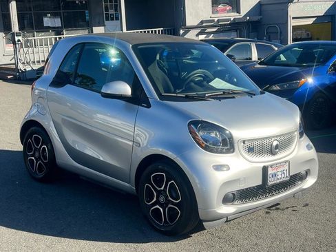 Used 2018 smart fortwo electric drive image 3