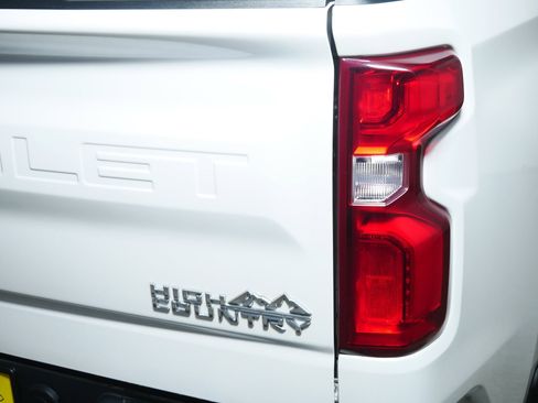 Used 2021 Chevrolet Silverado 1500 High Country w/ Technology Package image 17