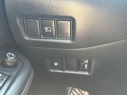 Used 2019 Toyota C-HR LE FWD image 31
