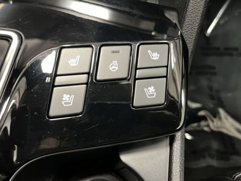 Used 2025 Kia Sportage SX image 8