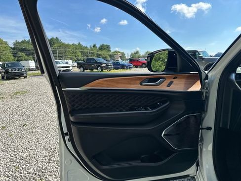 Certified 2024 Jeep Grand Cherokee L Summit AWD/4WD image 26