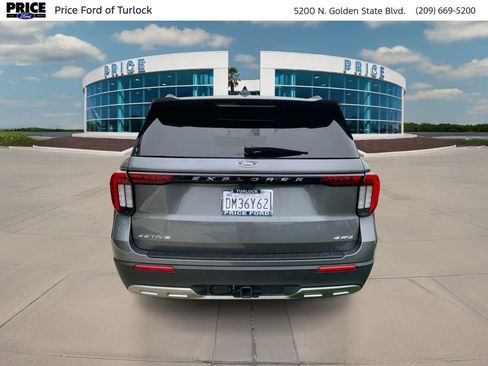 Used 2025 Ford Explorer Active w/ Active Comfort Package image 6
