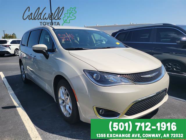 Used 2017 Chrysler Pacifica Touring Plus w/ Tire & Wheel Group FWD image 33