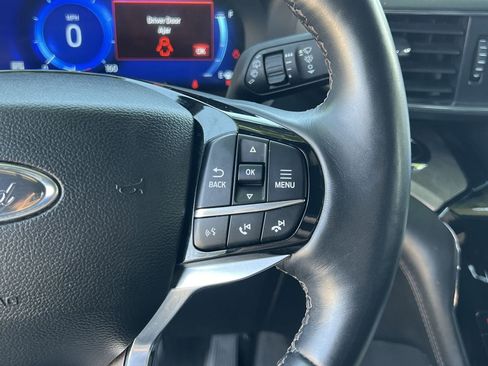 Used 2023 Ford Explorer Platinum w/ Technology Package AWD/4WD image 11