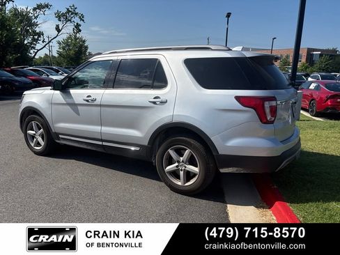 Used 2017 Ford Explorer XLT w/ Equipment Group 202A AWD/4WD image 3