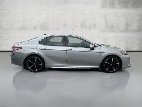 Used 2019 Toyota Camry XSE image 4