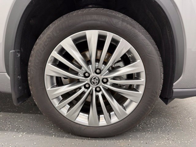 Used 2025 Toyota Highlander Platinum AWD/4WD image 23