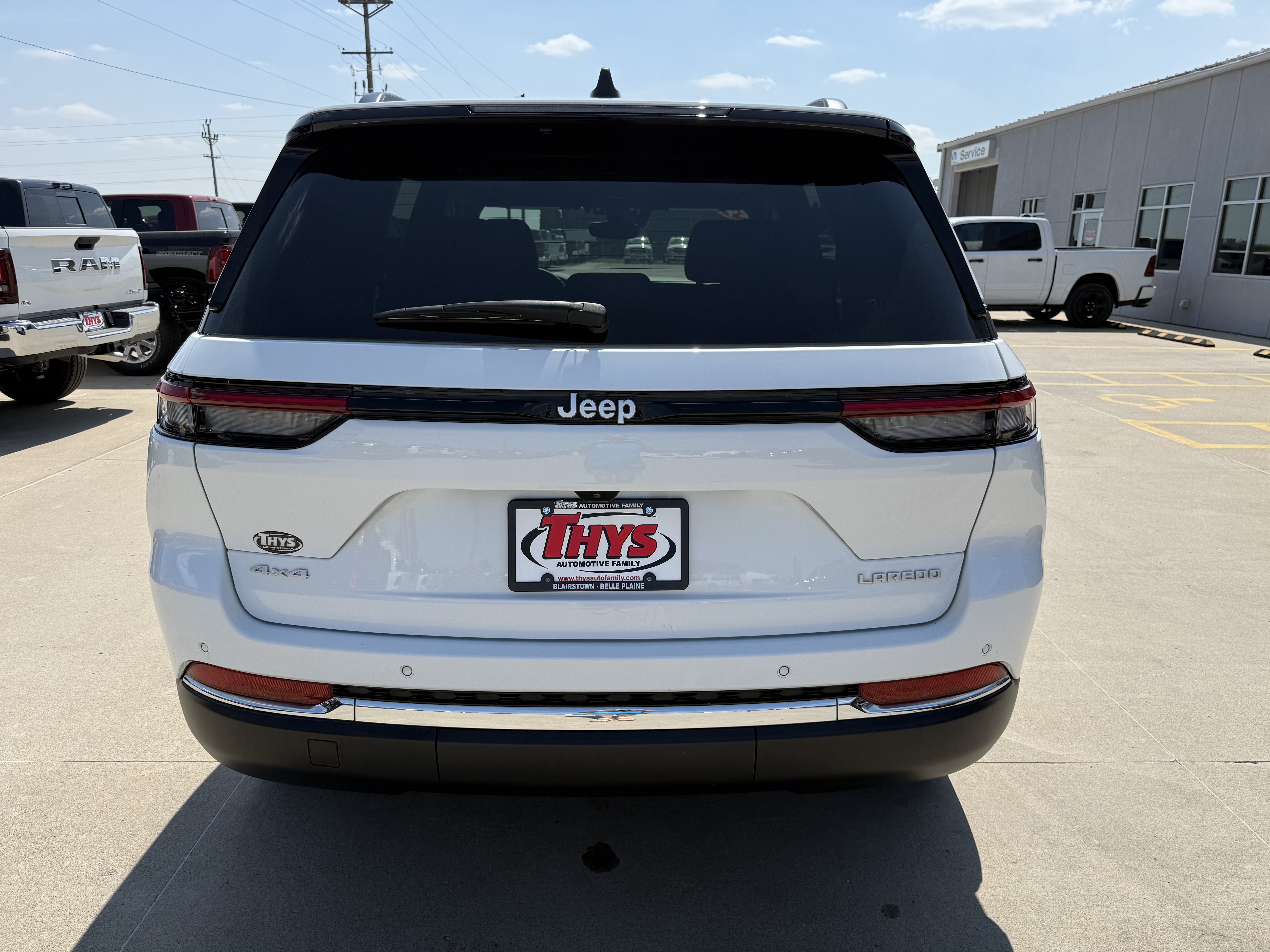 Used 2024 Jeep Grand Cherokee Laredo X w/ Luxury Tech Group I AWD/4WD image 40