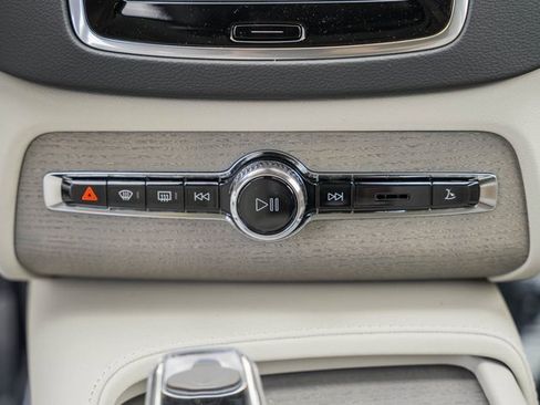 New 2025 Volvo XC90 T8 Ultra w/ Protection Package Premier image 21