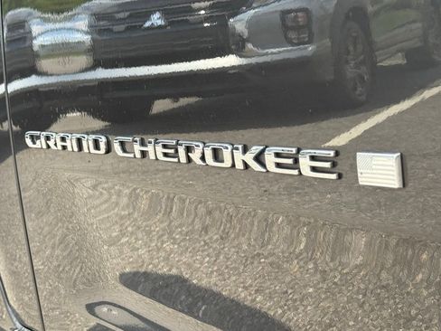 Used 2022 Jeep Grand Cherokee Overland AWD/4WD image 4