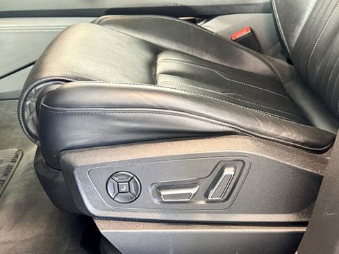 Used 2021 Audi e-tron Prestige w/ Prestige Package image 18