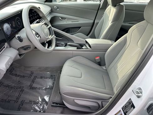 Used 2024 Hyundai Elantra SEL image 15