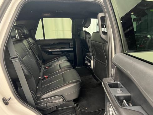 Used 2018 Ford Expedition XLT w/ Equipment Group 201A AWD/4WD image 11