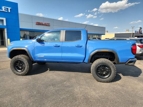 New 2025 GMC Canyon Elevation w/ Convenience Package image 2