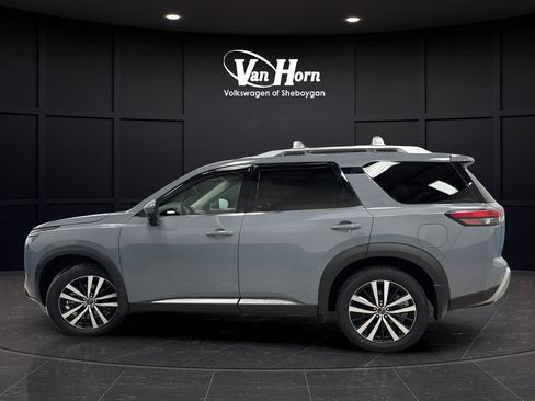 Used 2024 Nissan Pathfinder Platinum w/ Cargo Package AWD/4WD image 4