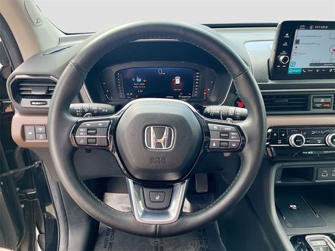 Used 2024 Honda Pilot Elite image 11