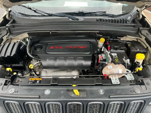 Used 2016 Jeep Renegade Trailhawk w/ Safety & Security Group image 12