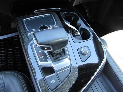 Used 2017 Audi Q7 3.0T Premium Plus w/ Premium Plus Package AWD/4WD image 19
