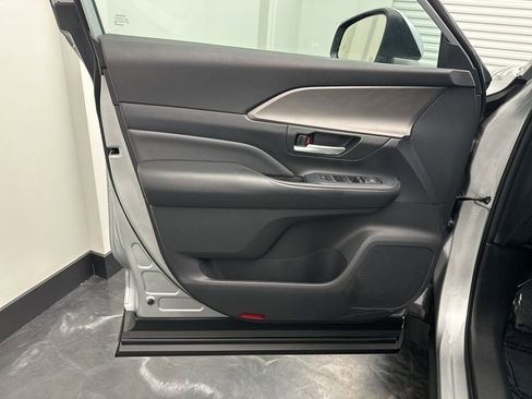 Used 2024 Toyota Grand Highlander XLE image 17