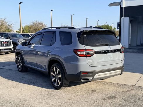 Used 2025 Honda Pilot Touring image 7