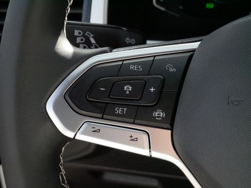 Certified 2022 Volkswagen Atlas Cross Sport SE w/ Panoramic Sunroof Package image 26