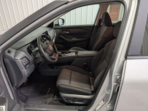 Used 2025 Nissan Rogue SV image 14