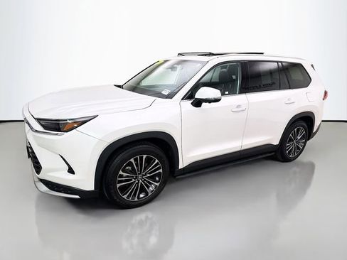 Used 2024 Toyota Grand Highlander AWD Hybrid image 3