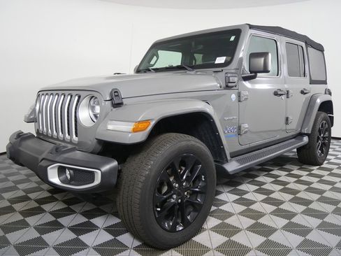 Used 2021 Jeep Wrangler Unlimited Sahara image 8