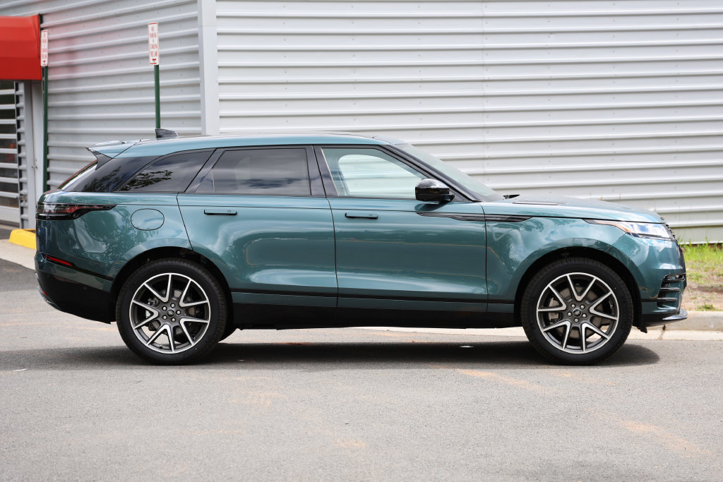 New 2026 Land Rover Range Rover Velar Dynamic SE AWD/4WD image 3