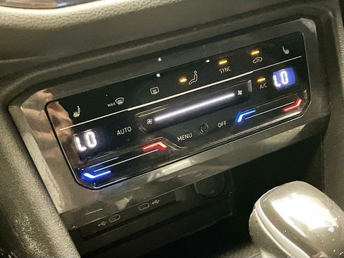 Used 2023 Volkswagen Tiguan SE R-Line image 11