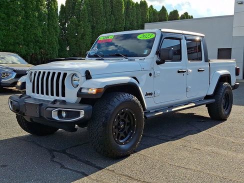 Used 2023 Jeep Gladiator Sport AWD/4WD image 3