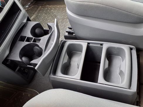 Used 2010 Chrysler Town & Country Touring image 7