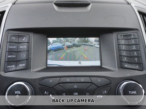 Used 2018 Ford Edge SE image 3