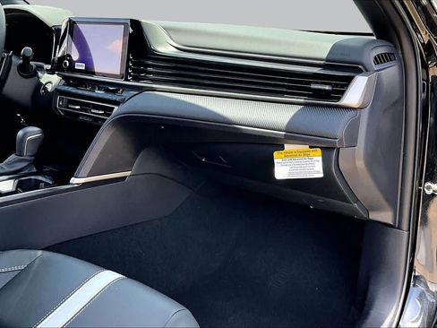 Used 2025 Toyota Camry SE w/ Convenience Package FWD image 18