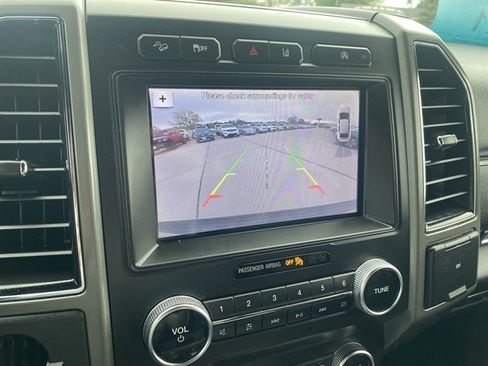 Used 2019 Ford Expedition XLT w/ Equipment Group 202A AWD/4WD image 28