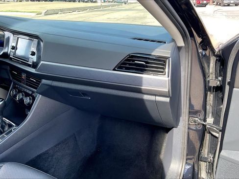 Used 2024 Volkswagen Jetta SE FWD image 17